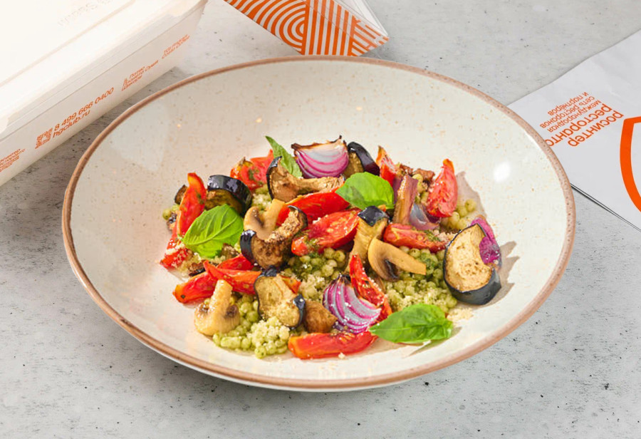 Запеченные овощи с фреголой и соусом песто