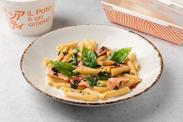 Пенне с лососем и спаржей